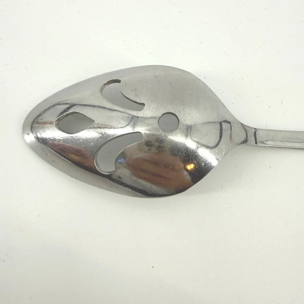Oneida 1881 Rogers Pierced Serving Spoon Baroque Rose‎ Stainless Steel 8.25